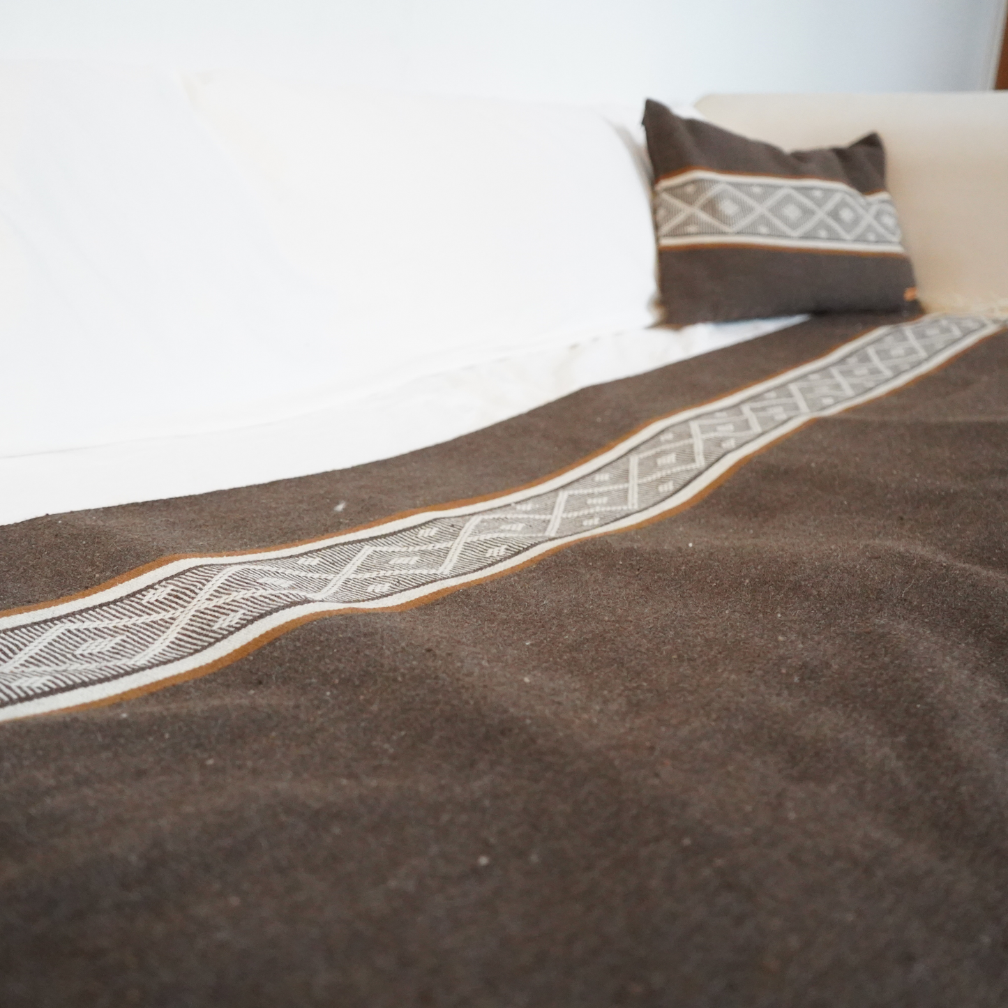 D'och cushion cover |Llama | Natural and Yellow