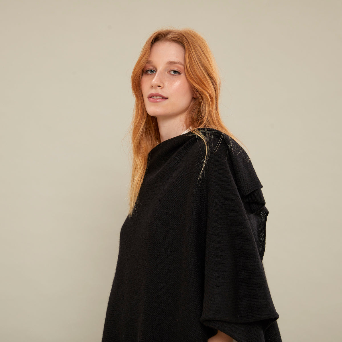 Ruana Marina | Llama & Merino | Negro