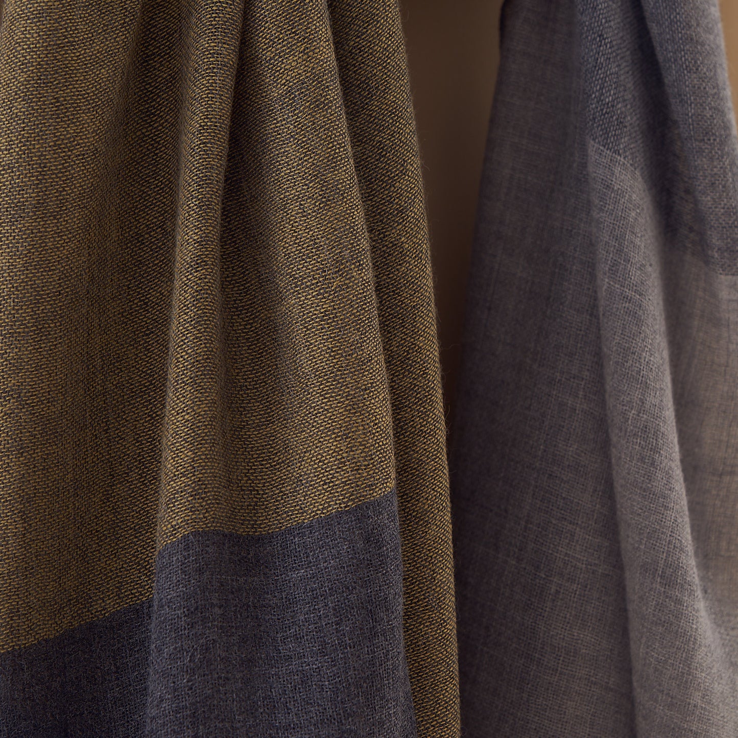 Chal Amathilde | Baby Alpaca | Gris & Amarillo
