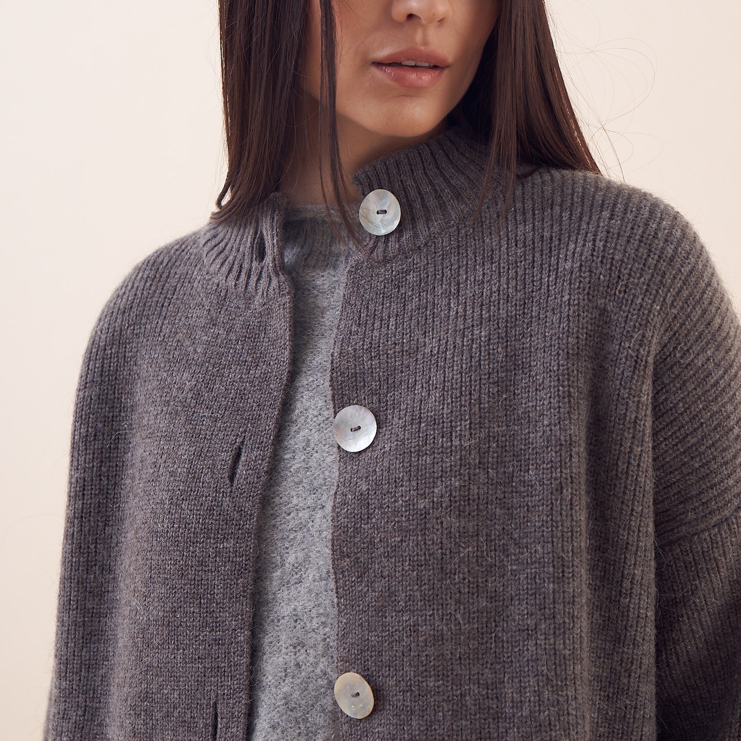 Cardigan Nicola | Llama, Merino & Algodón | Gris