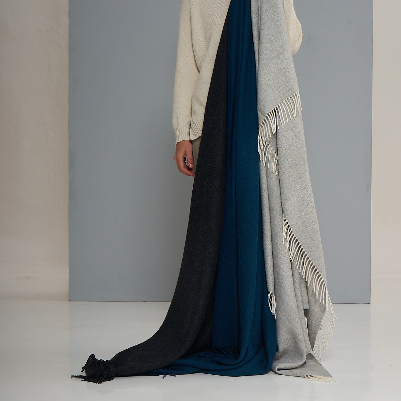 Manta de Viaje Dagne | Baby Alpaca | Gris Claro