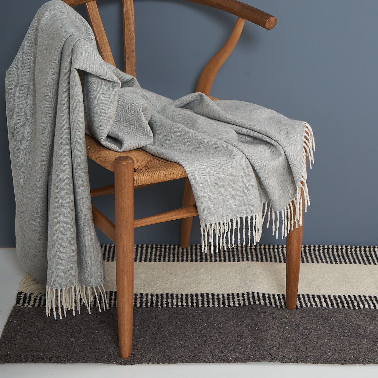 Manta de Viaje Dagne | Baby Alpaca | Gris Claro