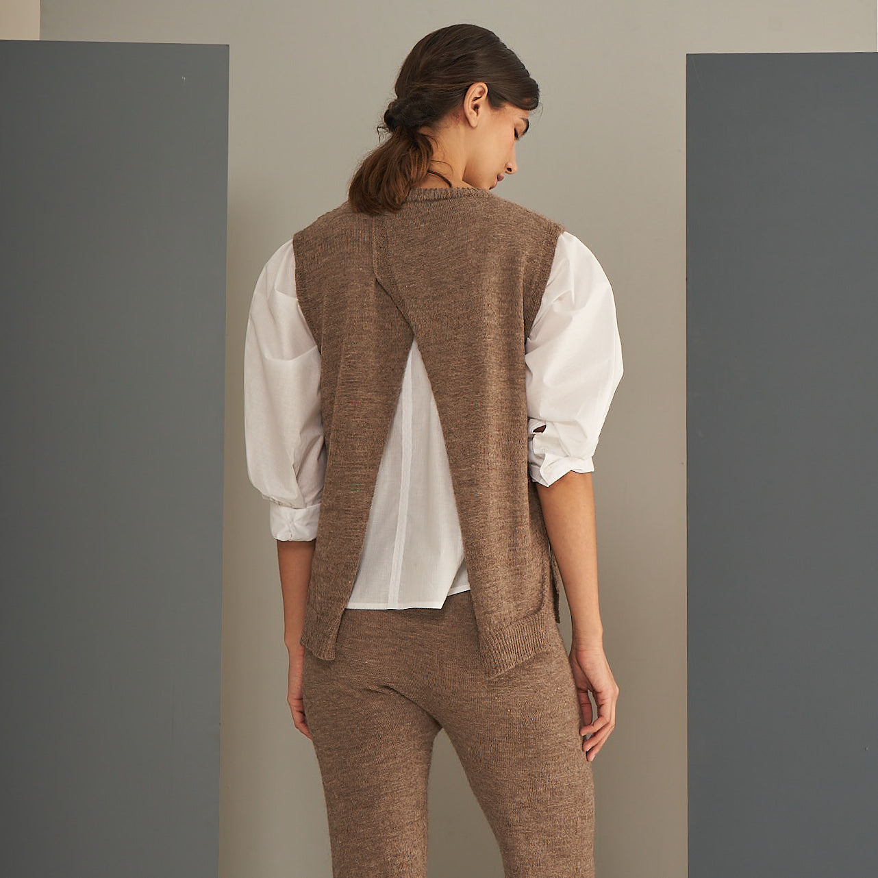 Chaleco Marisa | Llama & Merino | Pecán