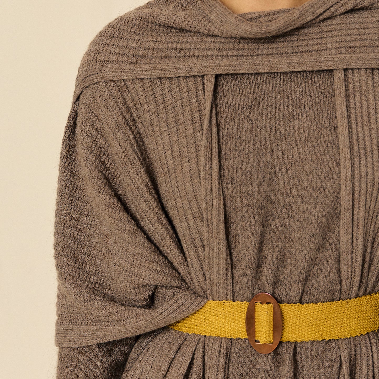 Ruana Lara | Algodón, Llama & Merino | Taupe