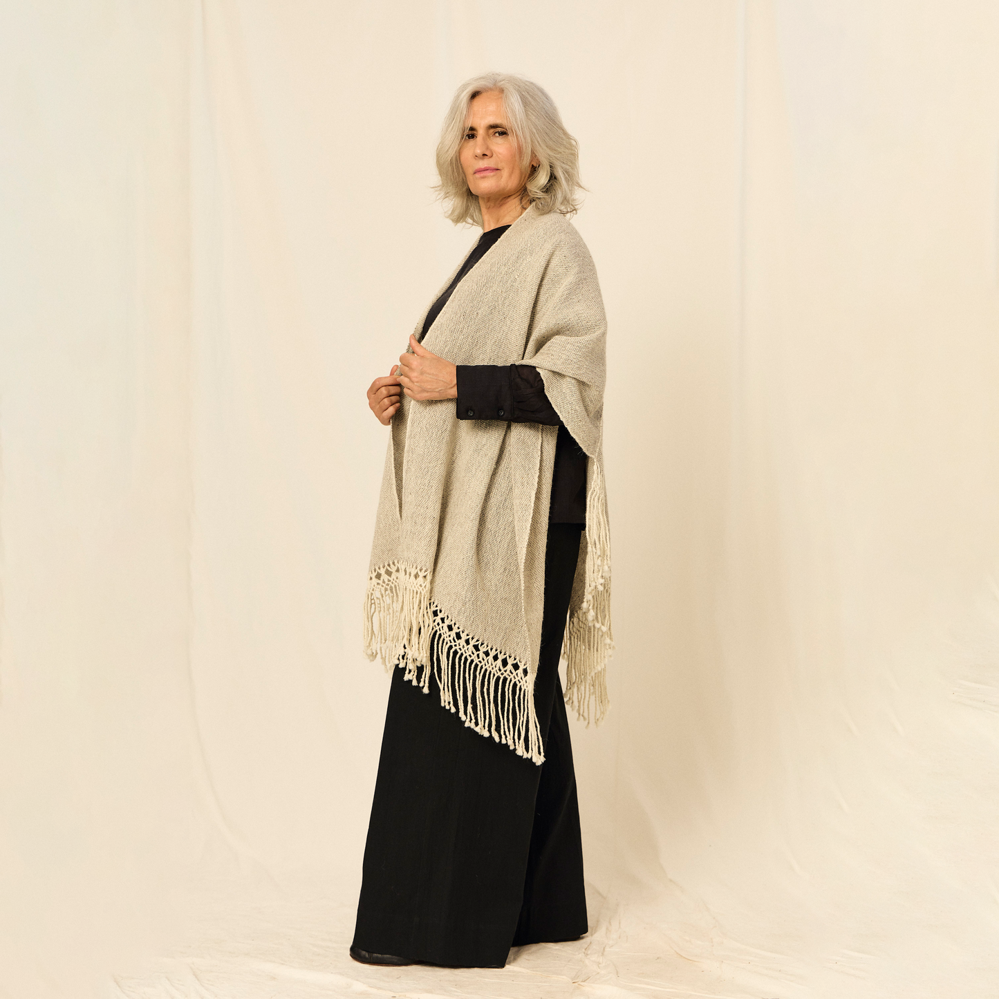 Ruana Victoria | Baby Llama | Natural & Gris