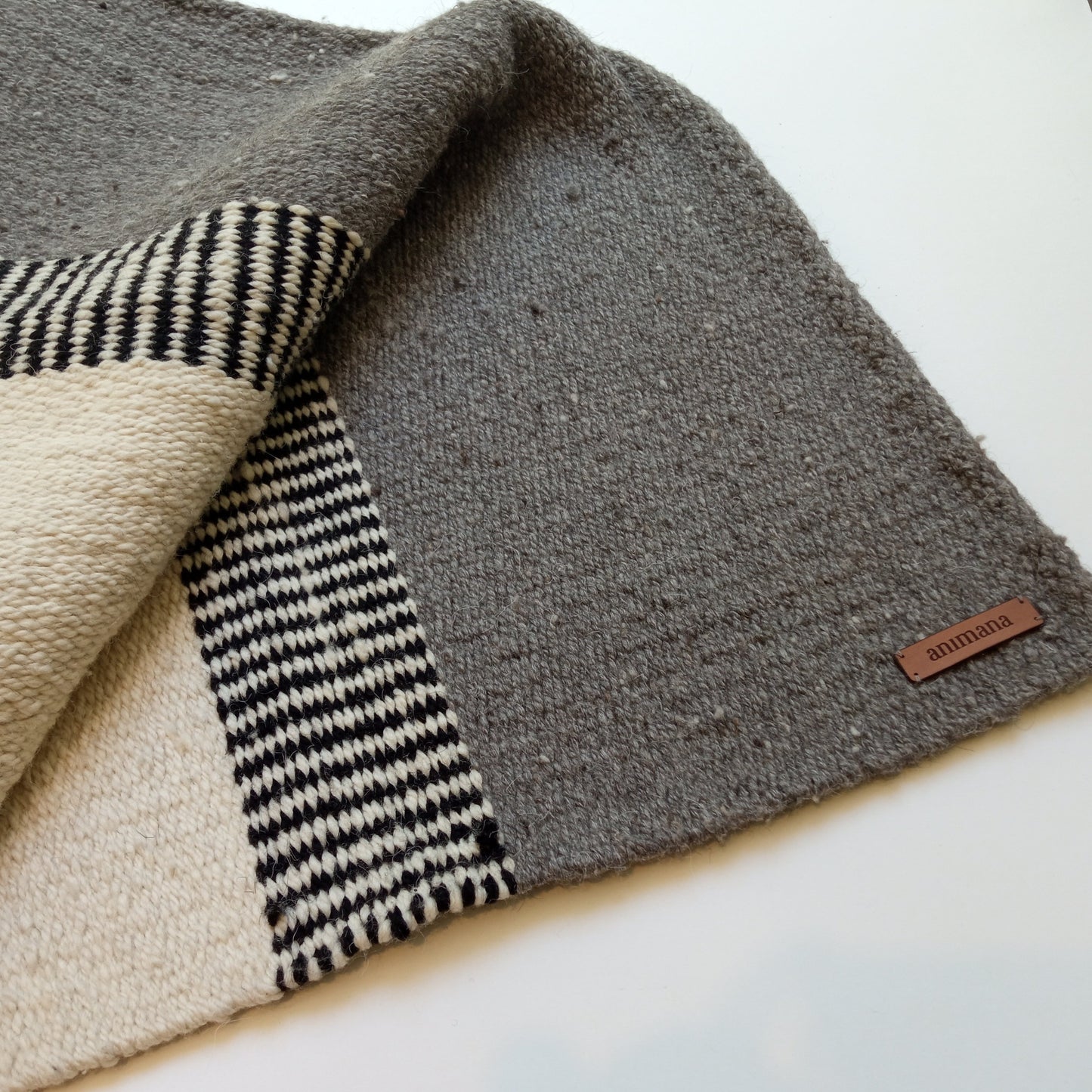 Alfombra Curupí | Oveja | Natural, Gris & Negro