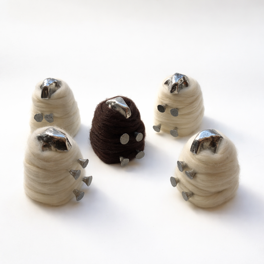 Oveja lhan'ayij | Merino con apliques de Aluminio | Blanca o Negra