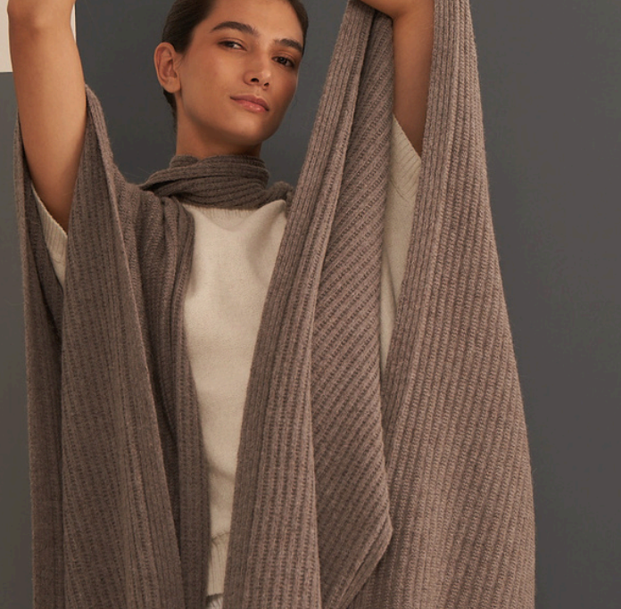 Ruana Lara Gris l 55% Algodón, 25% Llama, 20% Merino