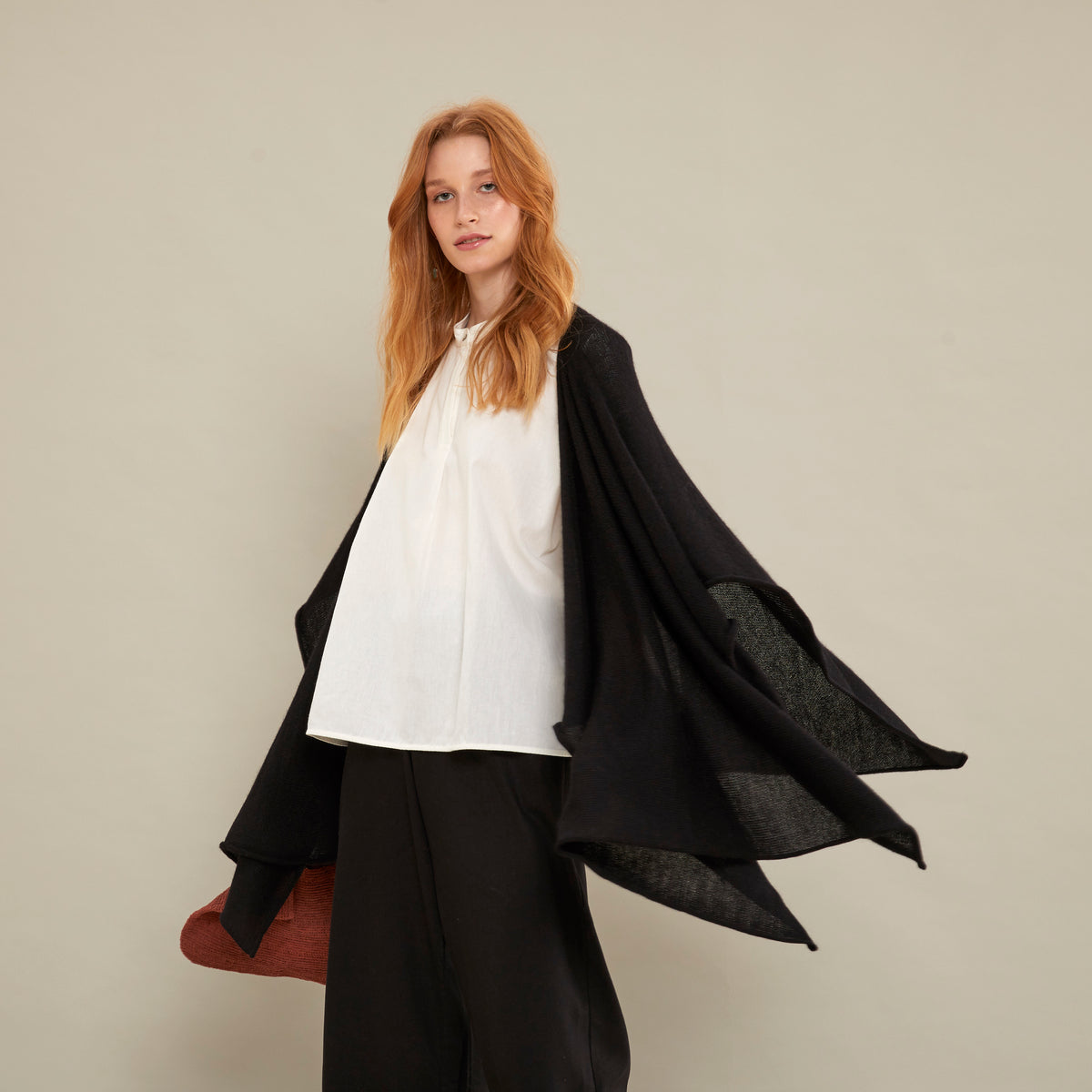 Ruana Marina | Llama & Merino | Negro
