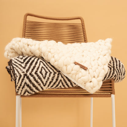 Manta Different | Baby Llama | Natural & Taupe