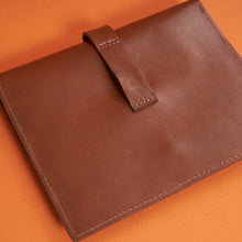 Virginia Document Holder | Vegetable tanned cowhide | Brown