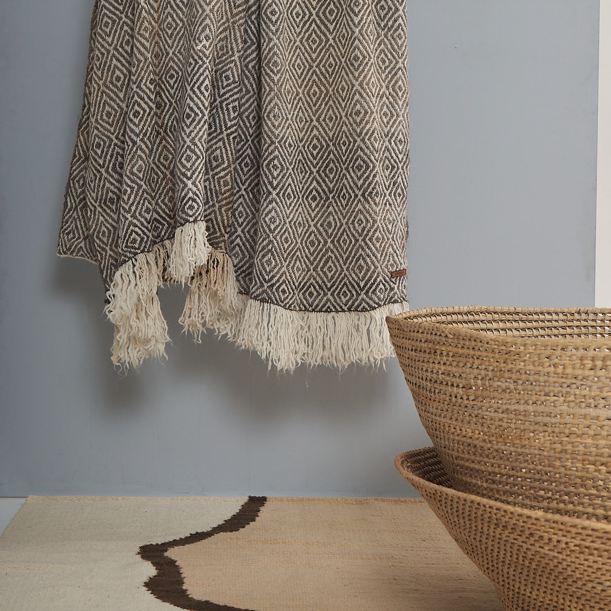 Manta Different | Baby Llama | Natural & Taupe