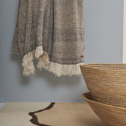 Manta Different | Baby Llama | Natural & Taupe