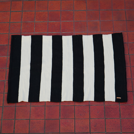 Alfombra Nogal | Oveja | Negro y Blanco