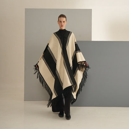Poncho Zoilo| Llama | Blanco y Negro