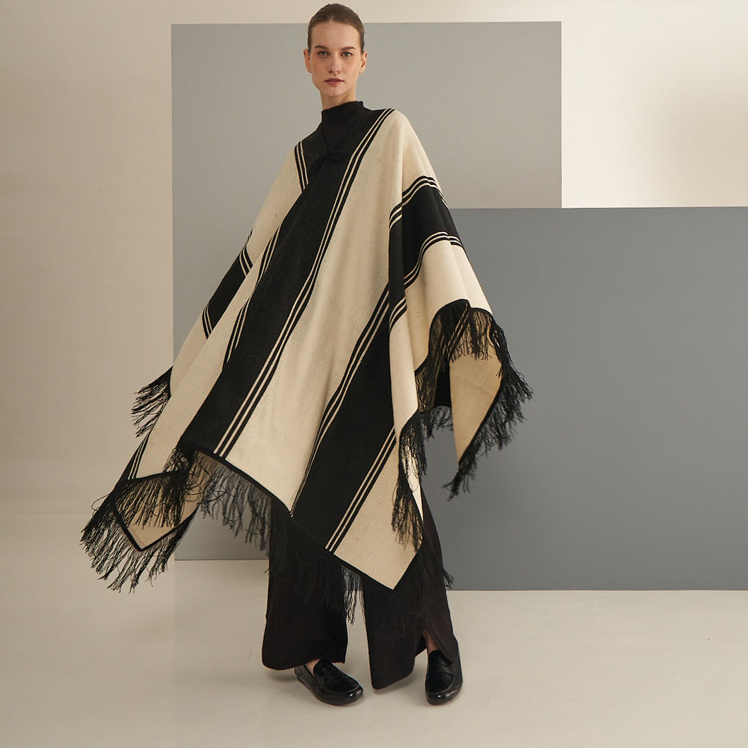 Zoilo Poncho | Call | Black and White