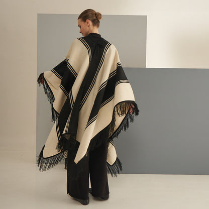 Poncho Zoilo| Llama | Blanco y Negro
