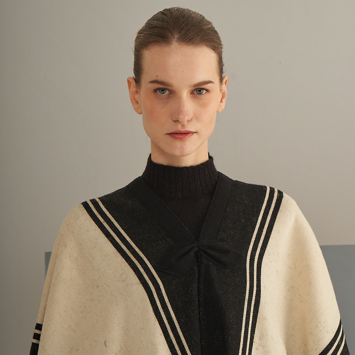 Poncho Zoilo| Llama | Blanco y Negro