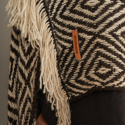 Manta Different | Baby Llama | Natural & Taupe