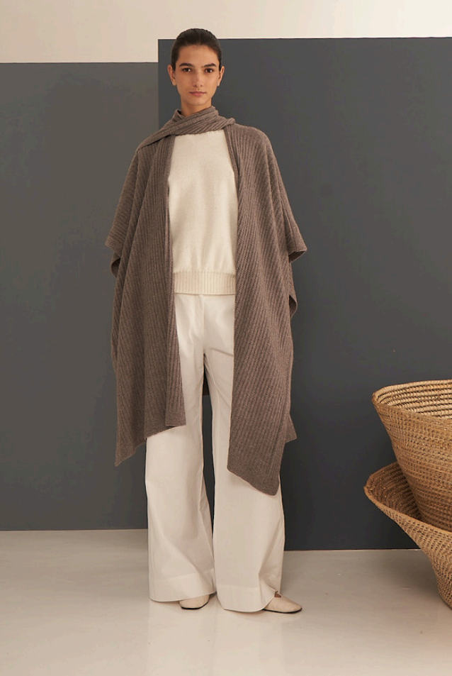 Ruana Lara Gris l 55% Algodón, 25% Llama, 20% Merino