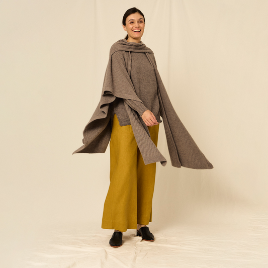 Ruana Lara | Algodón, Llama & Merino | Taupe