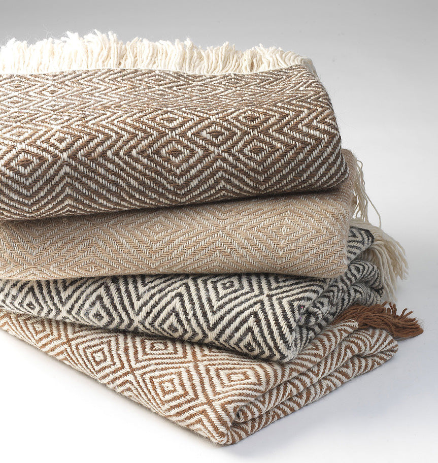 Manta Different | Baby Llama | Natural & Taupe