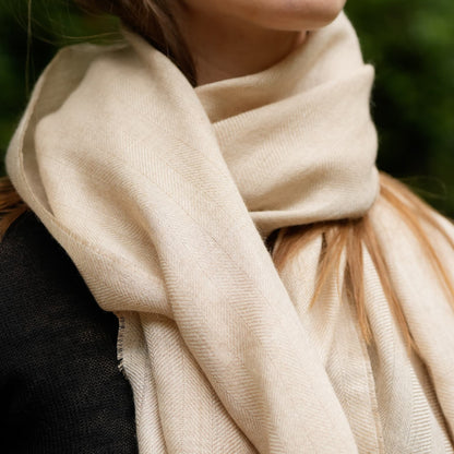 Chal Faustina I 70% Baby Alpaca · 30% Seda natural