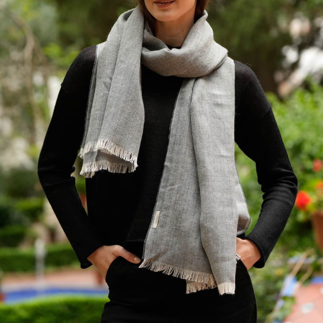 Chal Faustina I 70% Baby Alpaca · 30% Seda natural