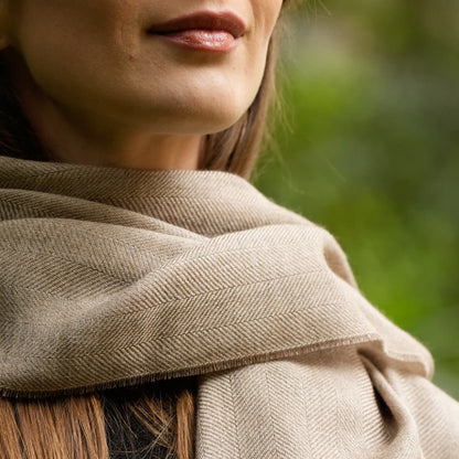 Chal Faustina I 70% Baby Alpaca · 30% Seda natural