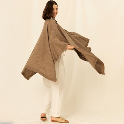 Ruana Marina | Llama & Merino | Pecán