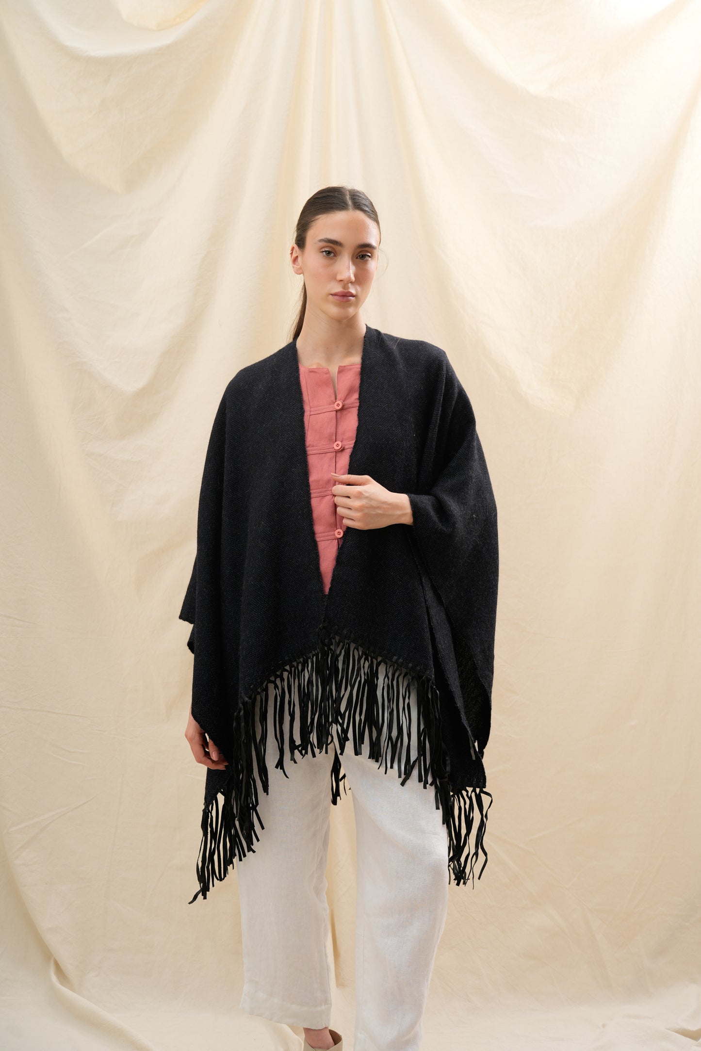 Ruana Afazul| 100% Baby Alpaca, Flecos en Cuero