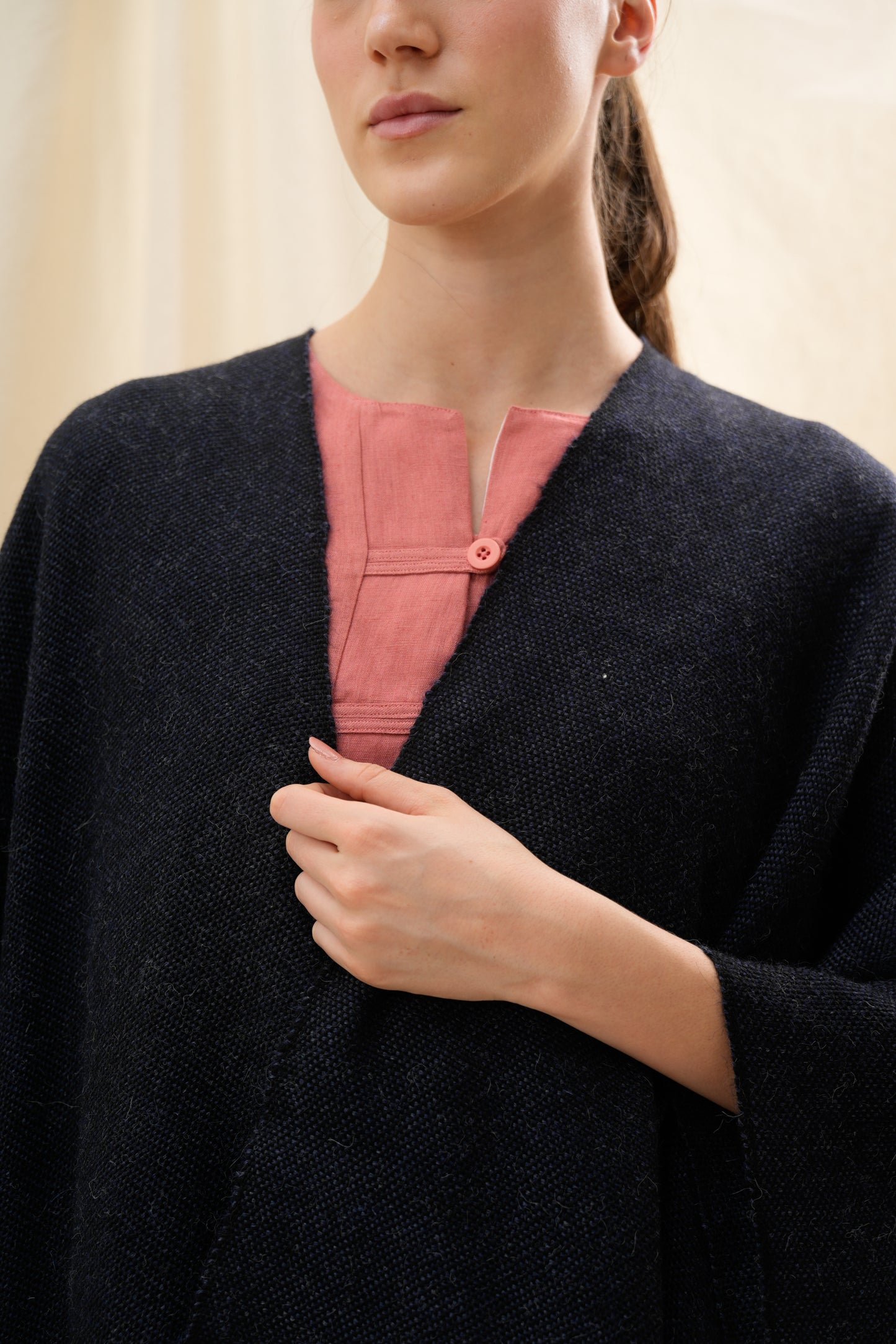 Ruana Afazul| 100% Baby Alpaca, Flecos en Cuero