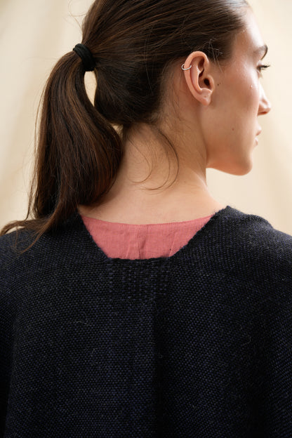 Ruana Afazul| 100% Baby Alpaca, Flecos en Cuero