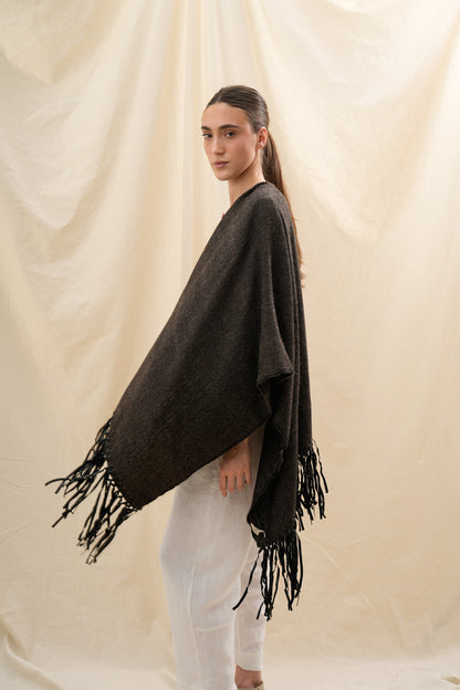 Ruana Afazul| 100% Baby Alpaca, Flecos en Cuero