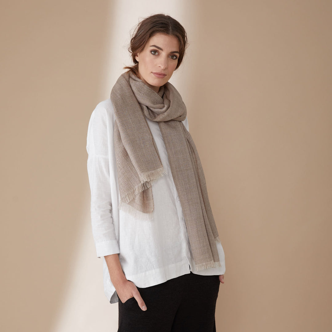 Chal Faustina I 70% Baby Alpaca · 30% Seda natural