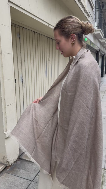 Chal Faustina I 70% Baby Alpaca · 30% Seda natural