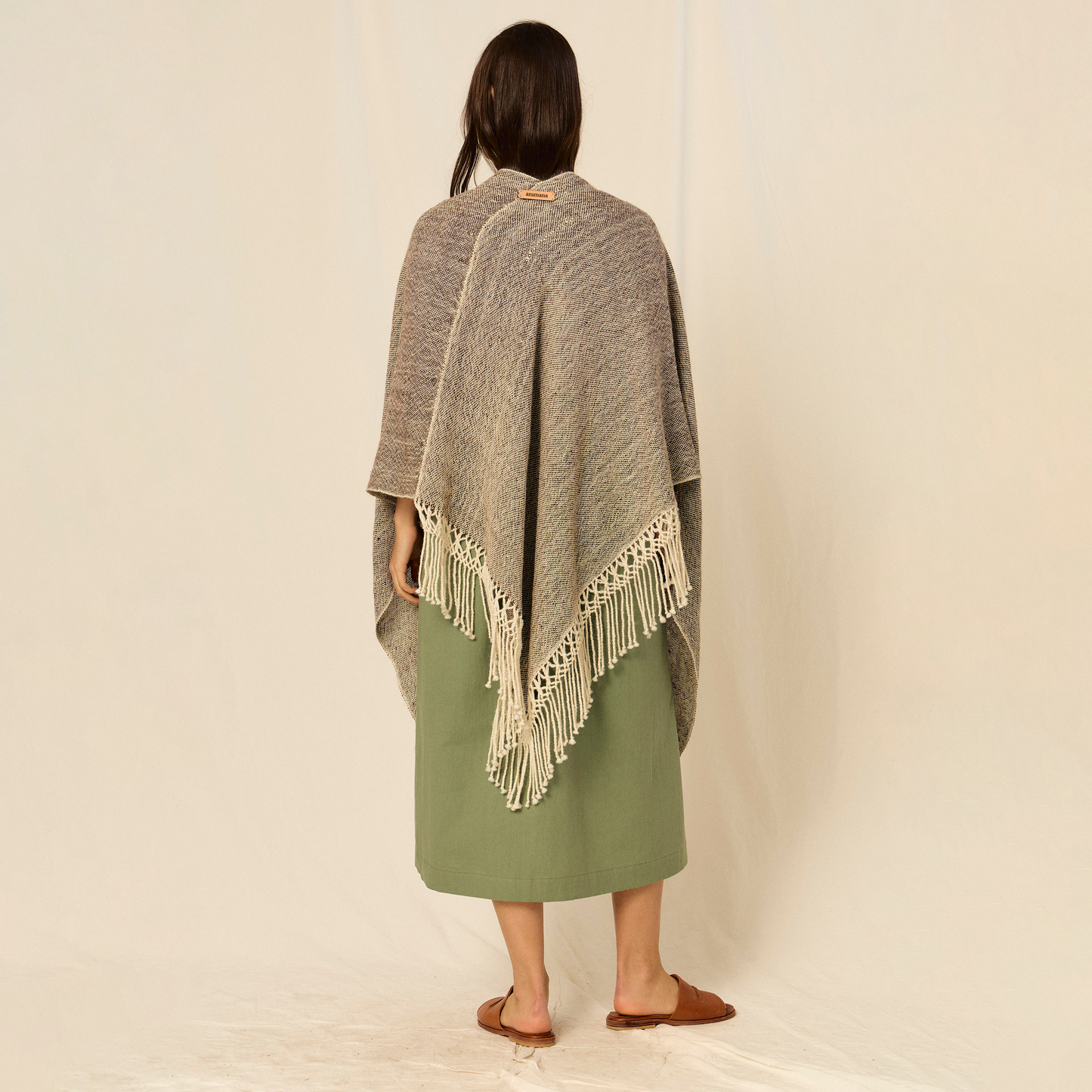 Ruana Victoria | Baby Llama |  Natural & Marrón